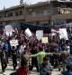Qamishi, foco de revueltas. Manifestación contra el Gobierno ayer en Qamishi, en el nordeste kurdo de Siria, en una foto suministrada por testigos a la agencia France Presse cuya autenticidad no ha podido ser comprobada