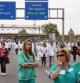 El equipo sanitario del Hospital de Bellvitge en la Gran Vía en l'Hospitalet del Llobregat en su protesta contra los recortes planteados para la sanidad pública