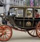 La reina IsabelII de Inglaterra y el duque de Edimburgo dirigiéndose en carroza al palacio de Buckingham tras la boda del príncipe Guillermo y Catalina, nuevos duques de Cambridge