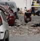 Los escombros han destrozado varios coches tras uno de los terremotos en Lorca