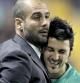 Pep Guardiola se abraza con David Villa