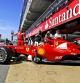 Fernando Alonso sale de los pits para la primera sesión de entrenamientos libres en el circuito de Montmeló