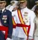 La ministra de Defensa, Carme Chacón, junto al Jefe de Estado Mayor de la Defensa (JEMAD), general José Julio Rodríguez (i), durante la jura de bandera que se ha celebrado esta tarde en Málaga con motivo del Día de las Fuerzas Armadas
