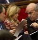 El presidente de la Generalitat, Artur Mas (i), conversa con el conseller de Economía, Andreu Mas-Colell, en presencia de la vicepresidenta del gobierno, Joana Ortega, durante la sesión de control a su gobierno celebrada esta mañana en el Parlament de Catalunya