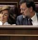 El líder del PP, Mariano Rajoy, junto a la portavoz Soraya Saenz de Santamaría, durante la sesión de control al Gobierno del pleno del Congreso.
