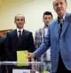 El primer ministro turco Recep Tayyip Erdogan emite su voto durante la jornada de elecciones generales