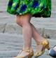 Los tacones son habituales en los modelitos de la hija de Katie Holmes y Tom Cruise