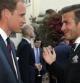 El duque de Cambridge, Guillermo (i), conversa con el británico David Beckham (d) hoy, viernes 8 de julio de 2011, durante una recepción privada en la residencia del Cónsul británico en Los Ángeles, California (EEUU), como parte de su visita de tres días a EEUU.