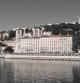 El Saona rodea la vieja Lyon y la colina de Fourvière