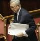 El ministro de Economía italiano, Giulio Tremonti, llega al debate para la aprobación de un plan de ajuste económico del Gobierno italiano en el Senado.
