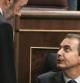El presidente del Gobierno, José Luís Rodríguez Zapatero, conversa con Alfredo Pérez Rubalcaba durante el último pleno del Congreso