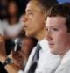 Mark Zuckerberg, creador de Facebook, en primer plano; Barack Obama, presidente de EE.UU., al fondo.