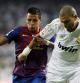 Pepe y Alexis luchan por el balón en el clásico jugado en el Bernabeu