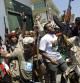 Rebeldes libios celebran la toma de Trípoli en la calles de la ciudad