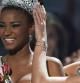 La representante de Angola, Leila Lopes, es coronada como MissUniverso 2011 por su antecesora, la mexicana Ximena Navarrete