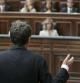 El presidente del Gobierno, José Luis Rodríguez Zapatero (de espaldas), responde a la pregunta del líder del PP, Mariano Rajoy
