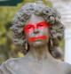 La estatua de la duquesa de Alba, ubicada en Sevilla, ha amanecido con pintadas rojas
