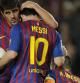 Villa e Iniesta consuelan a Messi tras fallar el penalti ante el Sevilla