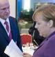La canciller alemana Angela Merkel habla cona el primer ministro griego Giorgos Papandreou antes de la cumbre del G20