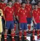 Los futbolistas de la selección española posan con la nueva equipación