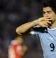 Luís suárez celebra uno de los cuatro goles que el delantero ha marcado a la selección chilena