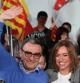 El alcalde de Lleida, Àngel Ros, y la candidata del PSC, Carme Chacón, saludan a los simpatizantes socialistas en la ciudad ilerdense