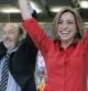 El candidato del PSOE a la presidencia del Gobierno, Alfredo Pérez Rubalcaba, y la cabeza de lista por Barcelona, Carme Chacón, saludan a los asistentes al mitin central de campaña de los socialistas catalanes que se celebra esta noche en Barcelona