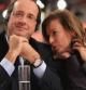 François Hollande, candidato socialista a la presidencia de Francia, y su pareja, en el congreso del SPD