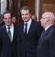 El presidente del Congreso, José Bono, y el del Senado, Javier Rojo, se fotografían con el presidente del Gobierno, José Luís Rodríguez Zapatero