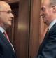 El rey Juan Carlos saluda al portavoz de CIU, Josep Antoni Duran Lleida, en una imagen de 2011