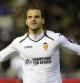 El delantero del Valencia Roberto Soldado celebra su gol durante el partido frente al Málaga