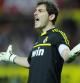 Iker Casillas abronca a sus compañeros durante el encuentro ante el Sevilla