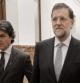 Mariano Rajoy, acompañado del entonces responsable de Política Internacional del PP, Jorge Moragas, que ahora será su jefe de Gabinete