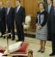 AnaMato jura su cargo como ministra de Sanidad ante los Reyes en el Palacio de la Zarzuela, con un ejemplar de la Constitución y otro de la Biblia.