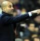 Guardiola da instrucciones a sus hombres durante el partido frente al Espanyol