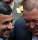 El presidente de Venezuela, Hugo Chávez, saluda a su homólogo de Irán, Mahmud Ahmadineyad