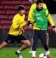 Sergi Roberto y Lionel Messi durante el entrenamiento en el Camp Nou previo al clásico