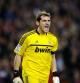 El portero del Real Madrid, Iker Casillas, hace indicaciones a sus compañeros