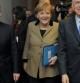 El presidente francés, Nicolas Sarkozy, la canciller alemana, Angela Merkel, y el primer ministro italiano, Mario Monti, a su llegada a la cumbre de Bruselas.