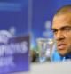 El brasileño Dani Alves durante una rueda de prensa