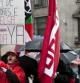 Un hombre porta un cartel llamando a la huelga general indefinida durante la manifestación celebrada hoy, domingo, 19 de febrero de 2012, en Bilbao contra la reforma laboral aprobada por el Gobierno