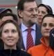 El presidente del Partido Popular y presidente del Gobierno de España, Mariano Rajoy, con trabajadoras de la Cooperativa Agraria exportadora de frutas subtropicales TROPS, que ha visitado hoy en la localidad malagueña de Vélez Málaga.