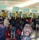 Viajeros haciendo cola ante los mostradores de Vueling