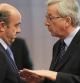 El ministro de Economía español, Luis de Guindos, conversa con el presidente del Eurogrupo y primer ministro luxemburgués, Jean-Claude Juncker.