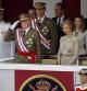 Don Juan Carlos y Doña Sofía, en la tribuna de autoridades del desfile del día de las Fuerzas Armadas