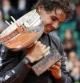 Rafa Nadal, con la copa de Roland Garros