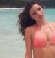 Miranda Kerr posa con un bikini de Victoria's Secret en una idílica playa