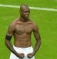 Alemania-Italia: Mario Balotelli celebra su segundo gol en las semifinales de la Eurocopa 2012
