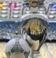 España-Italia: El balón de la final y la copa que acreditará a españoles o italianos como la mejor selección del continente, preparados en el Estadio Olímpico de Kiev