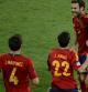 Eurocopa 2012: Varios jugadores del banquillo de España corren a abrazar a Xavi Hernández tras la exhibición del azulgrana ante Italia